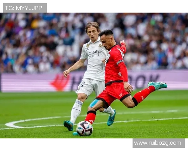 希腊人足球队挑战皇马展现实力与激情的巅峰对决 希腊人足球队挑战皇马展现实力与激情的巅峰对决