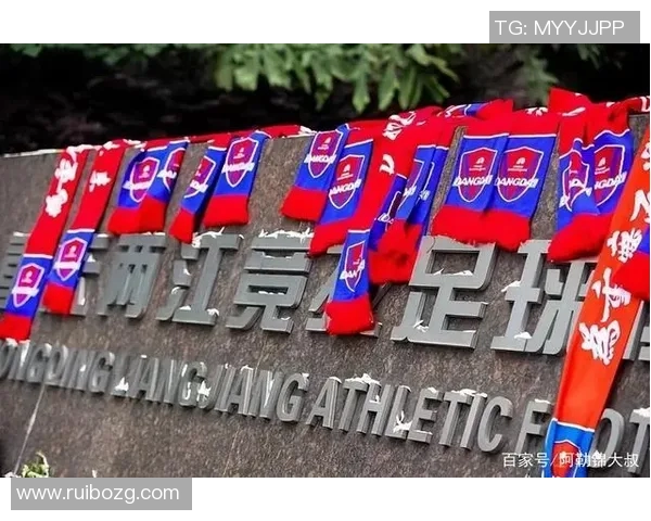 重庆力帆迎战建业争夺胜利双方球员全力以赴展现精彩对决