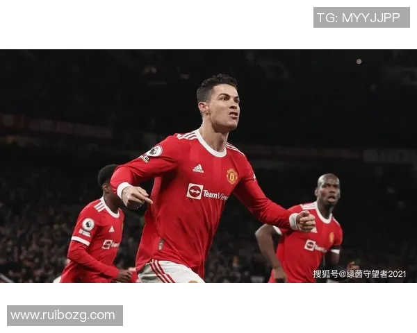 球迷疯狂冲入赛场抢C罗球衣引发热议欧冠奇葩瞬间